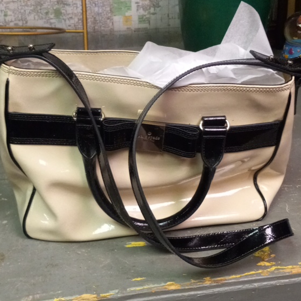 Kate Spade purse - Picture 4 of 7